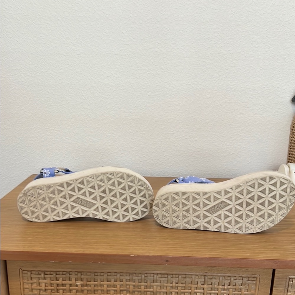 Teva Blue Floral Women's Sandals - Picture 4 of 5